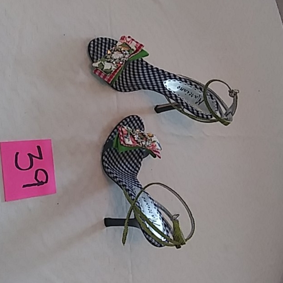 Heels - Picture 2 of 4